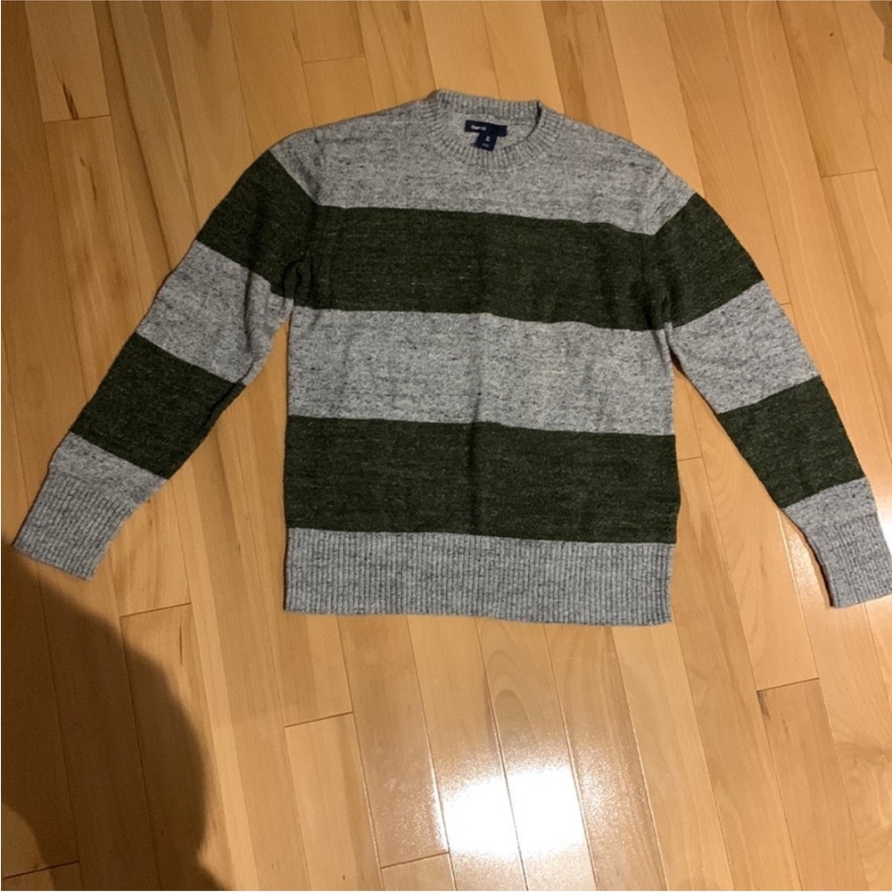 VEUC Gap Kids Striped Grey & Green Sweater - size M (8)